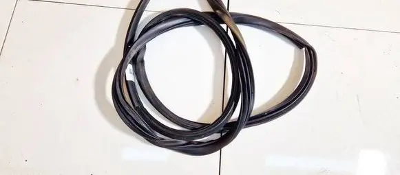 Honda FR-V Rubber seal front coupe door 