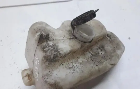 Renault Clio I Windshield washer fluid reservoir/tank 