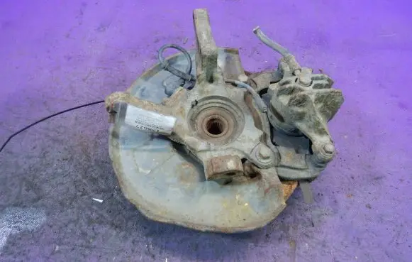 Volvo S40, V40 Front wheel hub spindle knuckle
