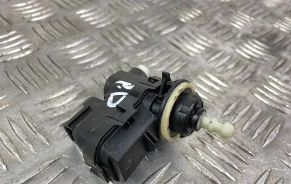 SsangYong Korando Headlight level adjustment motor 90005925