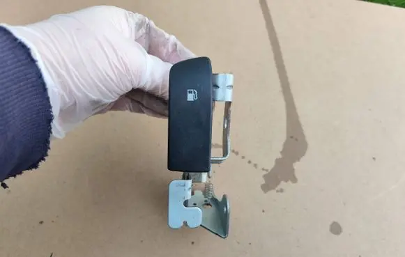Mazda 3 II Engine bonnet (hood) release handle 