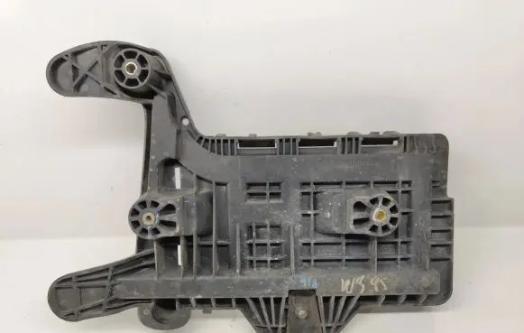 Volkswagen Golf VI Battery tray 1KM915333