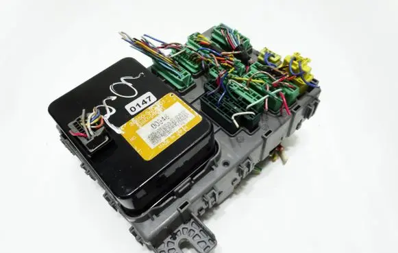 Honda FR-V Fuse module SJDE021 38650SJDE01
