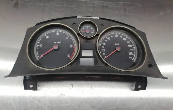 Opel Zafira B Speedometer (instrument cluster) 13225981