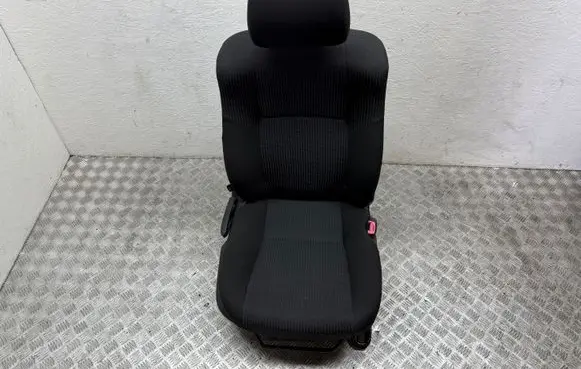 Toyota Avensis T270 Front passenger seat 7143005860C1 7201005040 7191005210C1