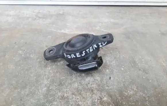 Engine mount vacuum valve