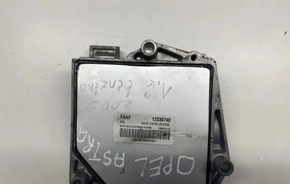 Opel Zafira B Engine control unit/module MT35E 12230740 867070LE506106