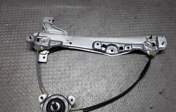 Rear door manual window regulator