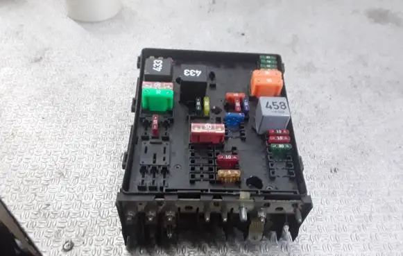 Volkswagen Touran I Fuse module 1T000034 1K0937124K