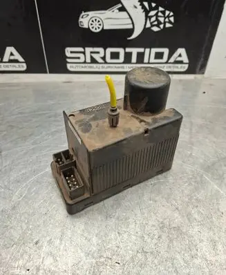 Mercedes-Benz C W202 Central locking vacuum pump 2028001048