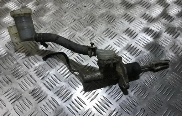 Nissan Almera Clutch master cylinder
