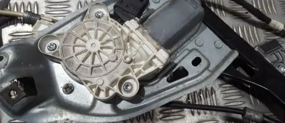 Mercedes-Benz C W203 Front door window regulator motor A2118201842 990596-101