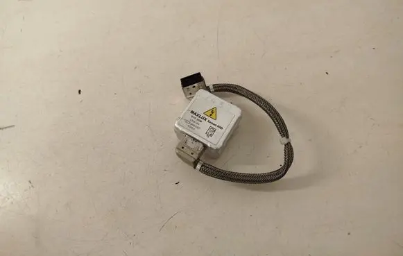 Volkswagen PASSAT B6 Headlight ballast module Xenon 5356189