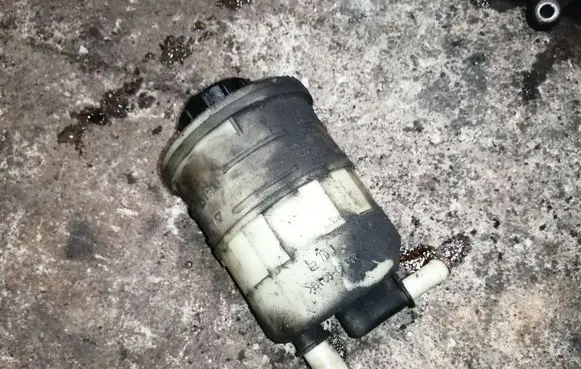 Renault Trafic II (X83) Power steering fluid tank/reservoir