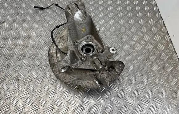 BMW 2 F45 Front wheel hub 6876645