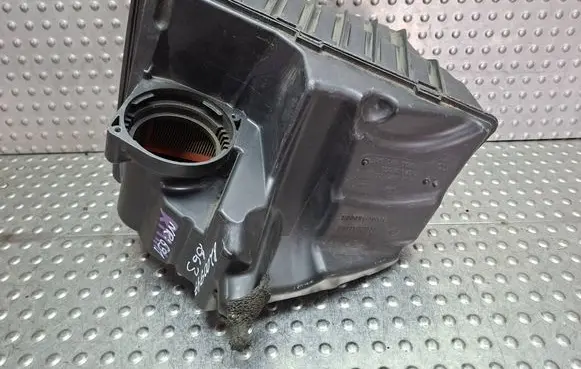 Renault Megane III Air filter box S26309691 8200947663