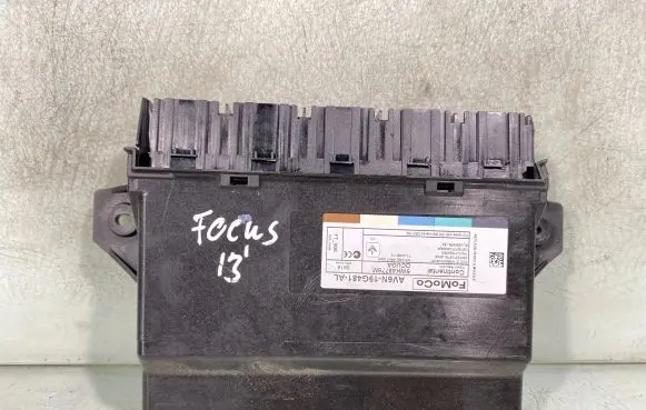 Ford Focus Comfort/convenience module Av6n19g481al 5wk49778m