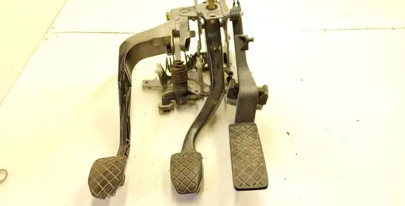 Audi A6 S6 C5 4B Pedal assembly 8D1721117D