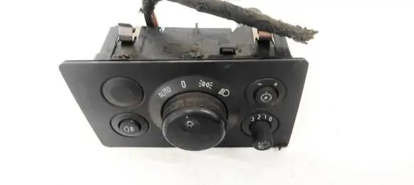 Opel Zafira B Light switch 13205867 LK04060120