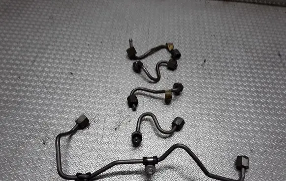 Mercedes-Benz C W204 Fuel injector supply line/pipe 