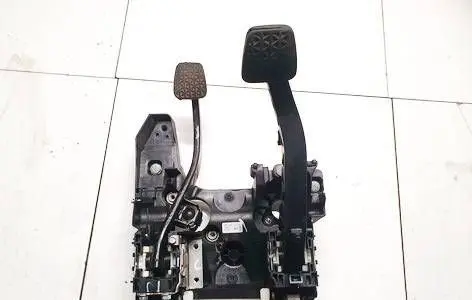 Opel Insignia A Clutch pedal 22771454 585070