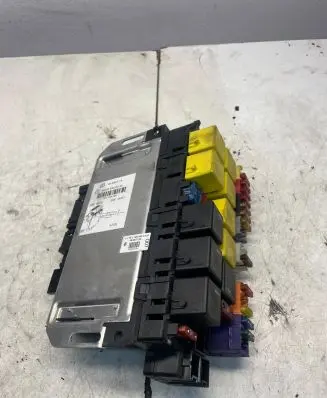 Mercedes-Benz E W211 Fuse module A0295450432 05045114 ZE4000540