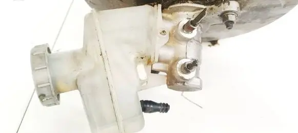 Suzuki Grand Vitara II Master brake cylinder 