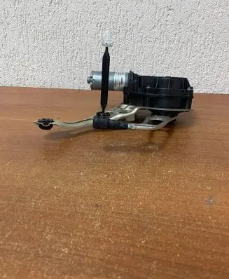 Mercedes-Benz E W238 Tailgate/trunk/boot lift motor 0390204124 S000047719