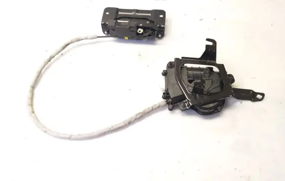 Volvo V70 Front door lock A048317