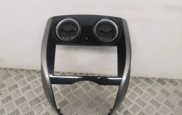 Radio/GPS head unit trim