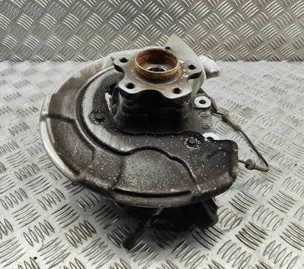 Rear wheel hub
