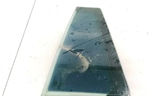 Rear vent window glass