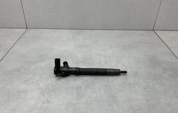 Skoda Octavia Mk3 (5E) Fuel injector 04L130277BD