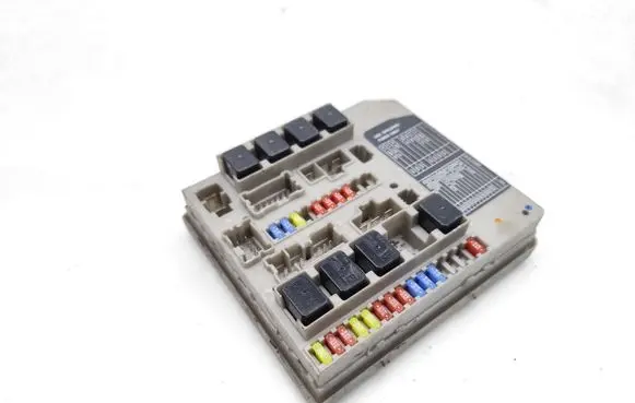 Nissan Micra C+C Fuse module