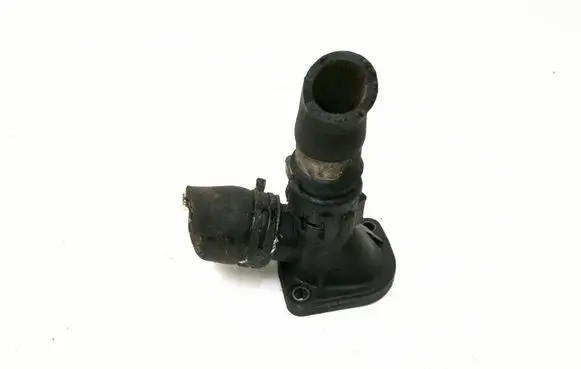 Volkswagen PASSAT B5 Engine coolant pipe/hose 06B121133A