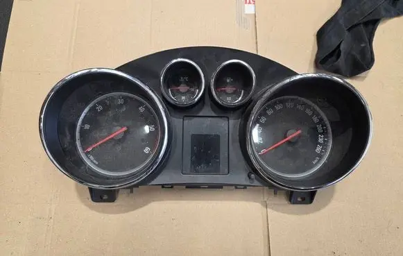 Opel Astra J Speedometer (instrument cluster) 600775881 13356298