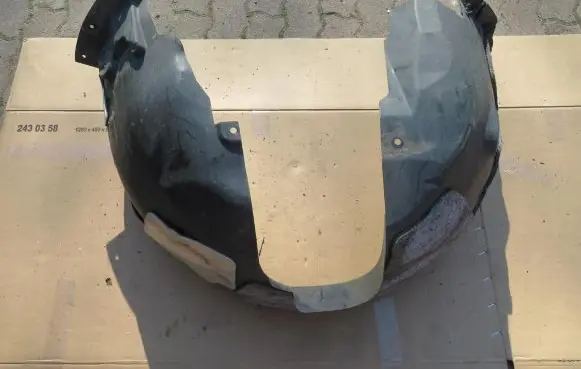 Front wheel arch liner splash guards