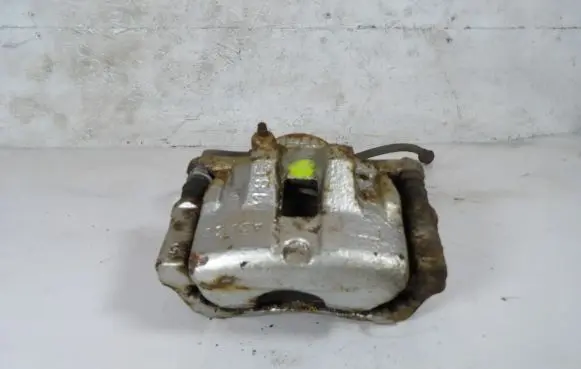 Suzuki Grand Vitara II Front brake caliper