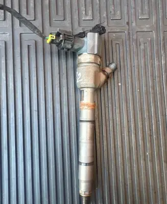 Hyundai i30 Fuel injector 0445110320
