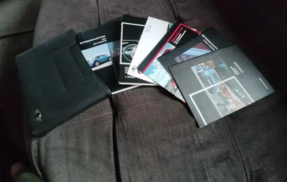 Mini One - Cooper Coupe R56 Owners service history hand book 