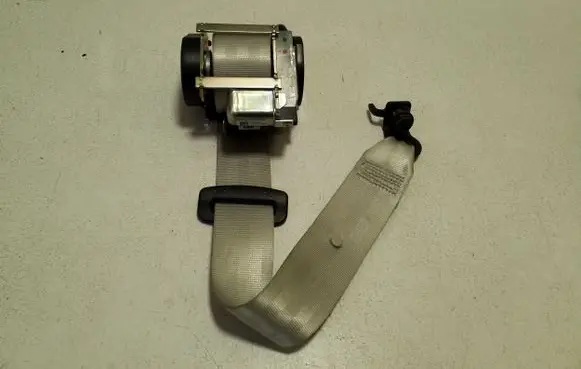 Volvo XC90 Third row seat belt 39842887