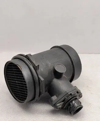 BMW 7 E38 Mass air flow meter 1747155 0280217502