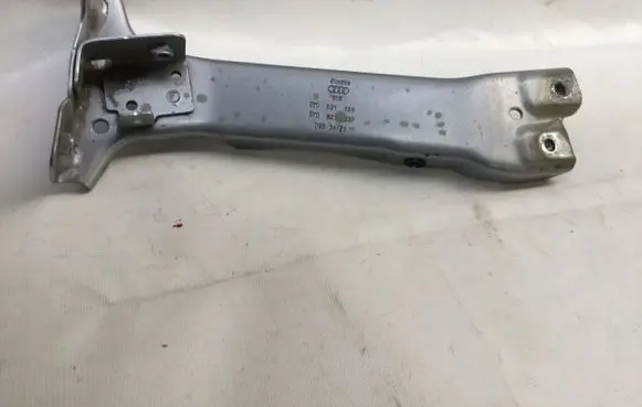 Audi A3 8Y Fender mounting bracket 8Y0821131