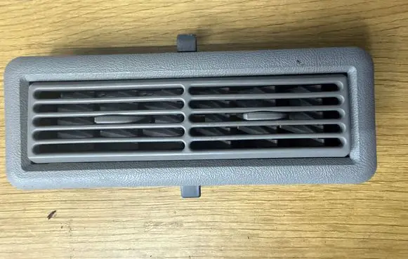 Opel Vivaro Air vent grill in roof