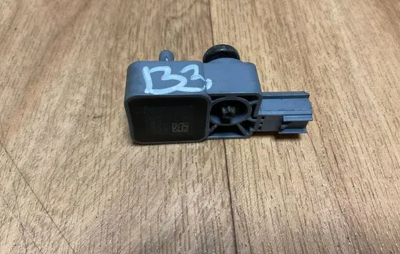 Opel Insignia A Airbag deployment crash/impact sensor 13502340
