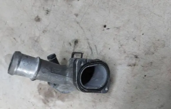 Volkswagen Sharan Engine coolant pipe/hose 038121133J