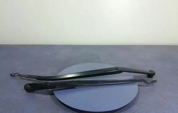 Hyundai i30 Front wiper blade arm