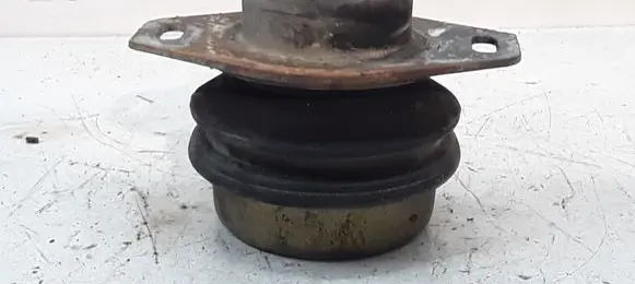 Peugeot 607 Engine mount bracket