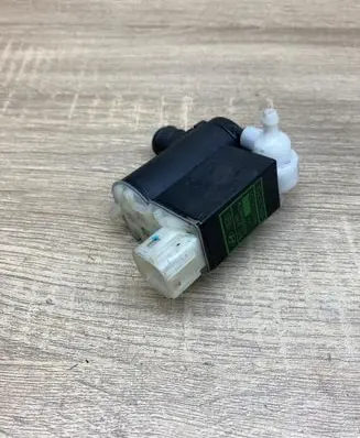 Hyundai i30 Windscreen/windshield washer pump 985102L100