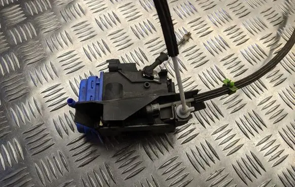 Audi A8 S8 D2 4D Rear door lock 4D0839015D